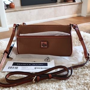 Gorgeous NWT Dooney & Bourke Carmel Lola Pouchette Crossbody 🤎💛